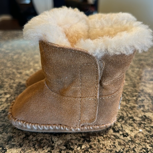 Baby Ugg Boots Tan Moccasins Fur Lined Rubber Soles Size 0/1 EUC Velcro Uggs - Picture 5 of 8
